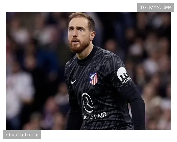 奥布拉克专注扑救反应训练,职业精神获赞 奥布拉克专注扑救反应训练,职业精神获赞