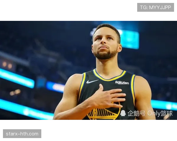 诺维茨基挡拆拉开空间助攻库里，展现持球单打新高度