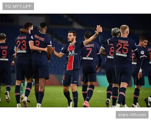 巴黎圣日耳曼高位压迫战术下防线表现波动，赛季防守稳定性面临考验